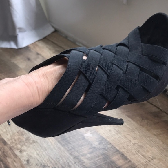 Shoes - Picture 5 of 6